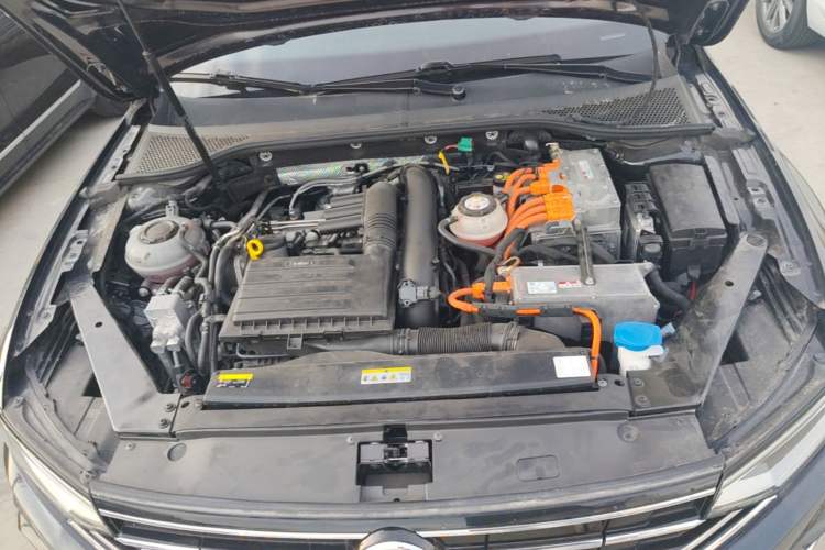Used Volkswagen Magotan GTE Plug-in Hybrid 2022 GTE Luxury Model Engine Bay