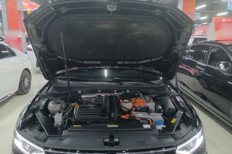 Used Volkswagen Magotan GTE Plug-in Hybrid 2022 GTE Luxury Model Engine Bay