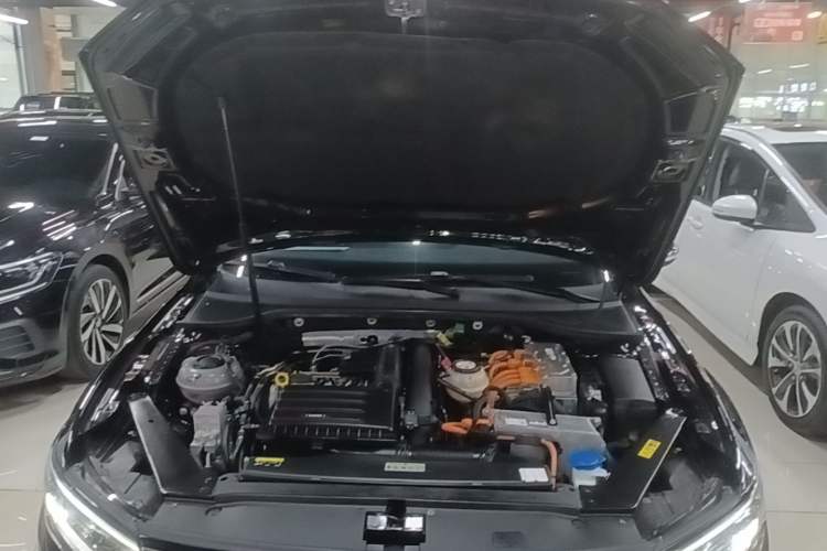 Used Volkswagen Magotan GTE Plug-in Hybrid 2022 GTE Luxury Model Engine Bay