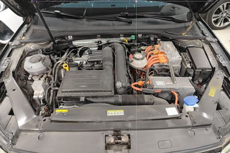 Used Volkswagen Magotan GTE Plug-in Hybrid 2022 GTE Luxury Model Engine Bay
