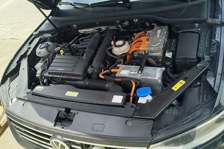 Used Volkswagen Magotan GTE Plug-in Hybrid 2022 GTE Luxury Model Engine Bay