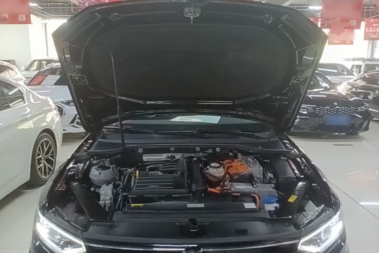 Used Volkswagen Magotan GTE Plug-in Hybrid 2022 GTE Luxury Model Engine Bay
