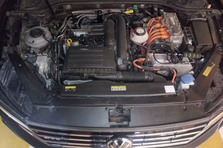 Used Volkswagen Magotan GTE Plug-in Hybrid 2022 GTE Luxury Model Engine Bay