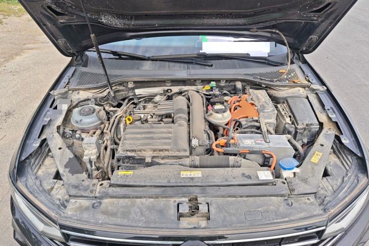 Used Volkswagen Magotan GTE Plug-in Hybrid 2022 GTE Luxury Model Engine Bay