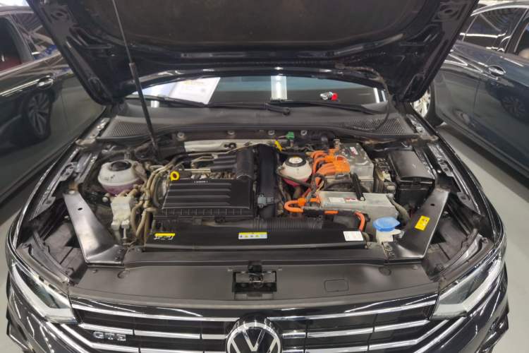 Used Volkswagen Magotan GTE Plug-in Hybrid 2022 GTE Luxury Model Engine Bay