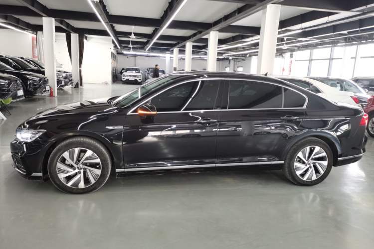 Used Volkswagen Magotan GTE Plug-in Hybrid 2022 GTE Luxury Model Exterior 3