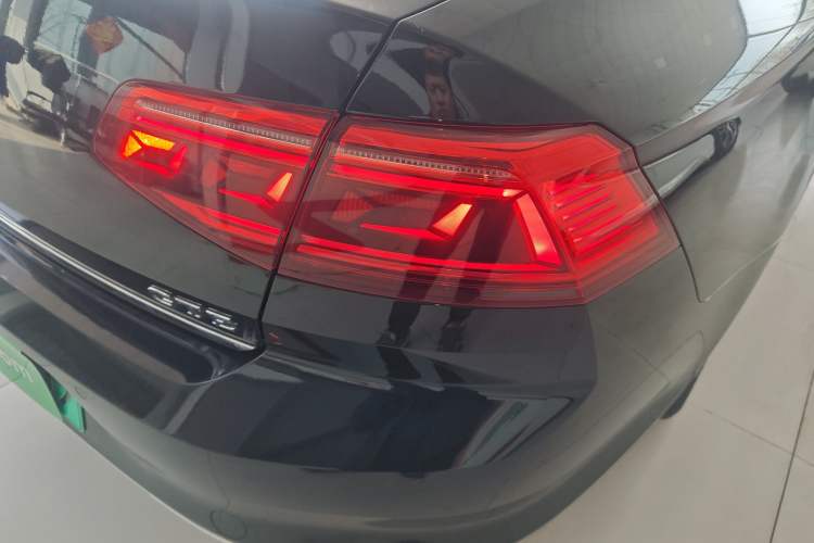 Used Volkswagen Magotan GTE Plug-in Hybrid 2022 GTE Luxury Model Exterior 3