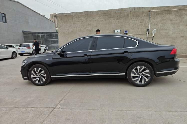 Used Volkswagen Magotan GTE Plug-in Hybrid 2022 GTE Luxury Model Exterior 5