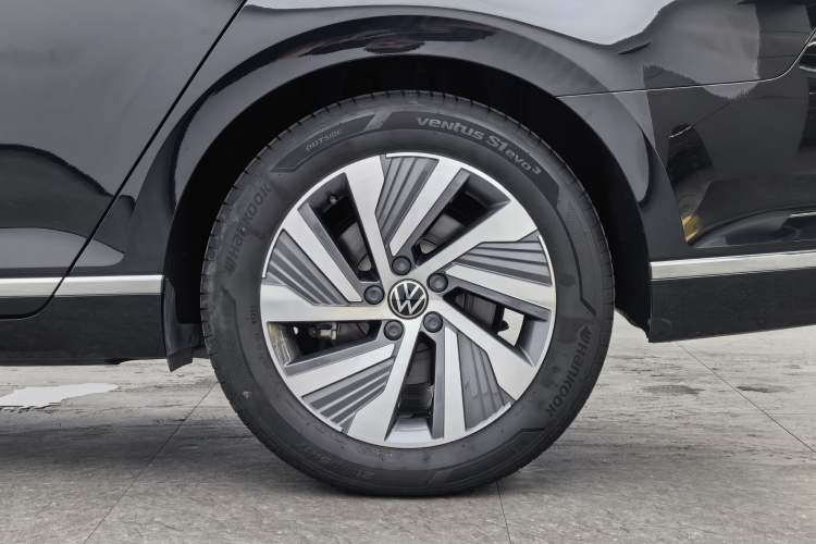 Used Volkswagen Magotan GTE Plug-in Hybrid 2022 GTE Luxury Model Exterior 9