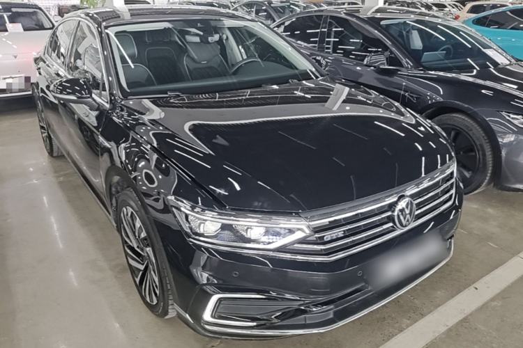 Used Volkswagen Magotan GTE Plug-in Hybrid 2022 GTE Prestige Model Front Right 45 Deg