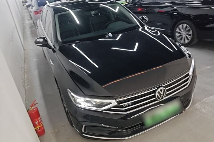 Used Volkswagen Magotan GTE Plug-in Hybrid 2022 GTE Luxury Model Front Right 45 Deg
