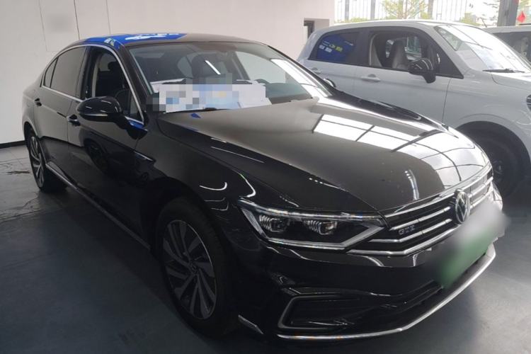 Used Volkswagen Magotan GTE Plug-in Hybrid 2022 GTE Luxury Model Front Right 45 Deg