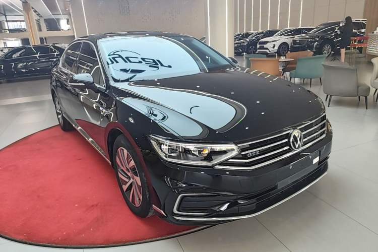 Used Volkswagen Magotan GTE Plug-in Hybrid 2022 GTE Luxury Model Front Right 45 Deg