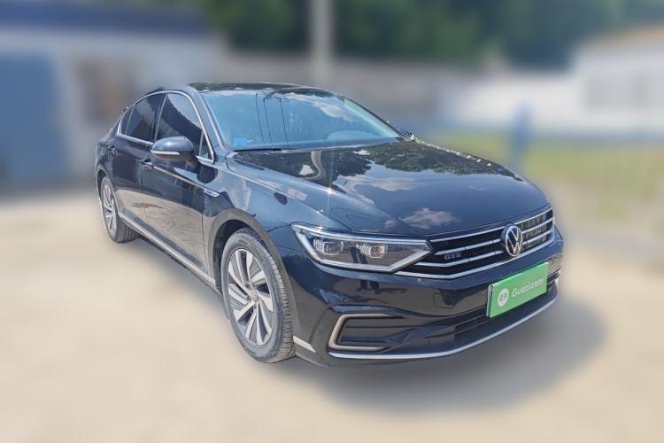Used Volkswagen Magotan GTE Plug-in Hybrid 2022 GTE Luxury Model Front Right 45 Deg