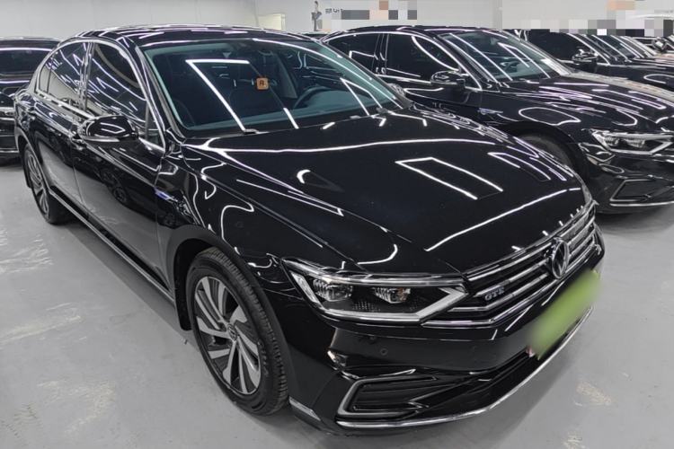Used Volkswagen Magotan GTE Plug-in Hybrid 2022 GTE Luxury Model Front Right 45 Deg