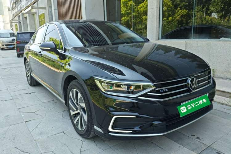 Used Volkswagen Magotan GTE Plug-in Hybrid 2022 GTE Luxury Model Front Right 45 Deg