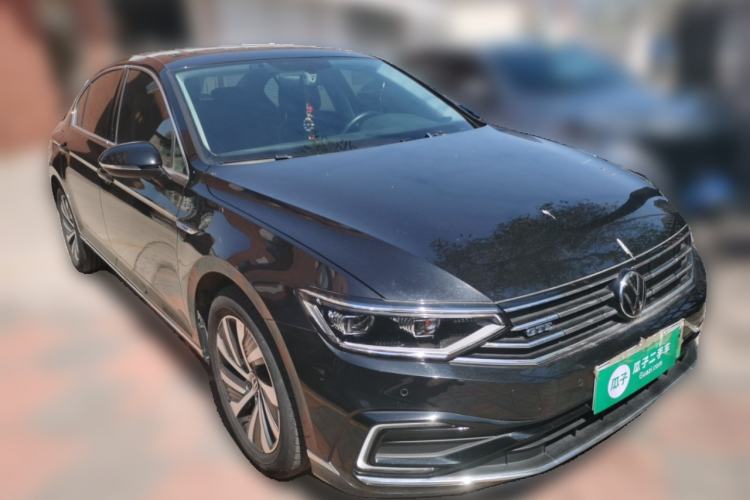 Used Volkswagen Magotan GTE Plug-in Hybrid 2022 GTE Luxury Model Front Right 45 Deg
