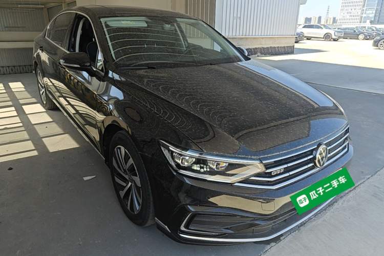 Used Volkswagen Magotan GTE Plug-in Hybrid 2022 GTE Luxury Model Front Right 45 Deg
