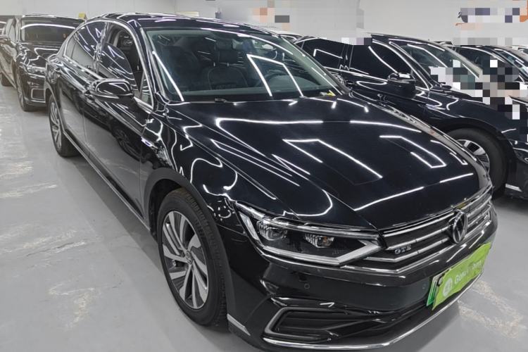 Used Volkswagen Magotan GTE Plug-in Hybrid 2022 GTE Luxury Model Front Right 45 Deg