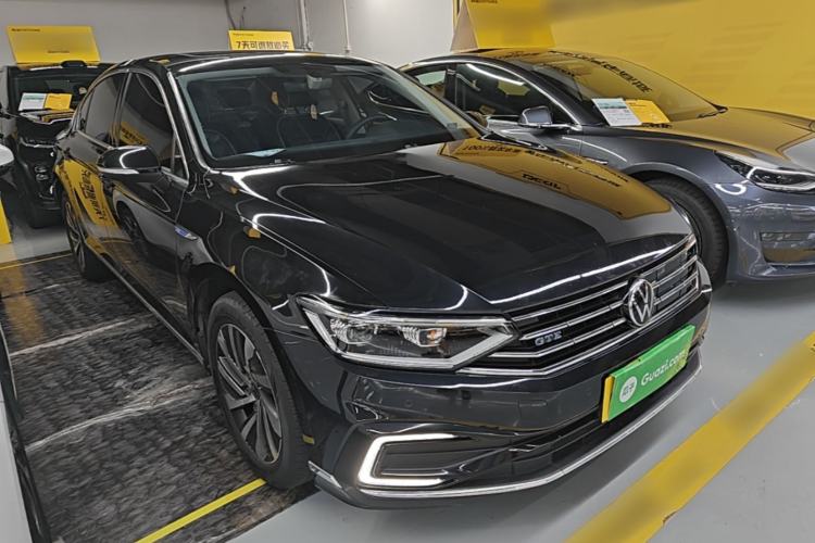 Used Volkswagen Magotan GTE Plug-in Hybrid 2022 GTE Luxury Model Front Right 45 Deg