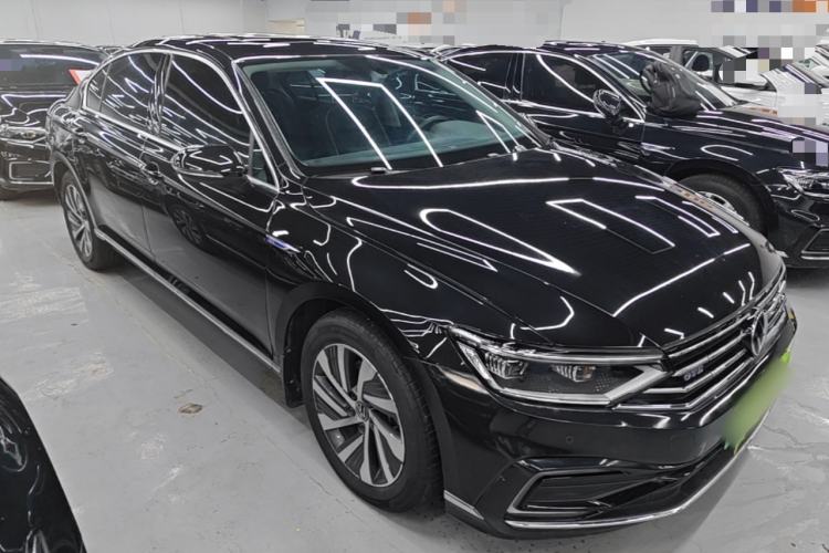 Used Volkswagen Magotan GTE Plug-in Hybrid 2022 GTE Luxury Model Front Right 45 Deg