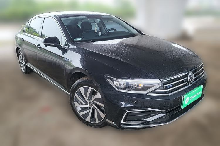 Used Volkswagen Magotan GTE Plug-in Hybrid 2022 GTE Luxury Model Front Right 45 Deg