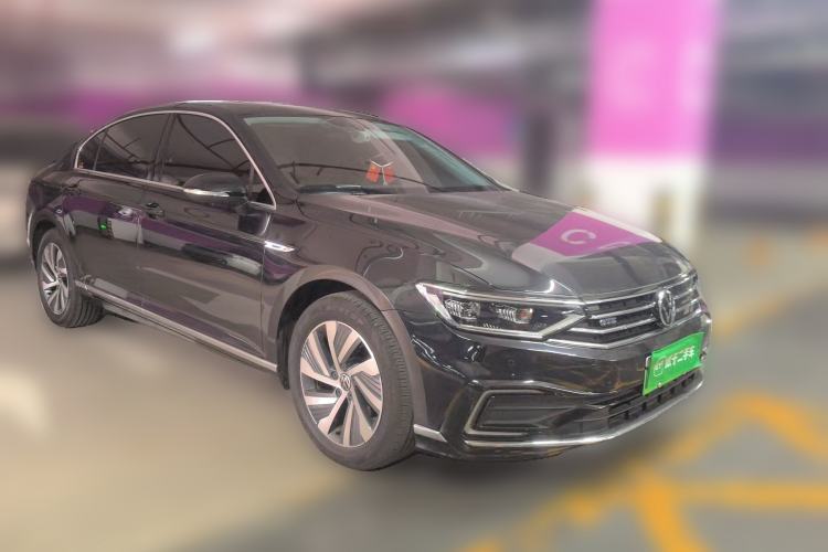 Used Volkswagen Magotan GTE Plug-in Hybrid 2022 GTE Luxury Model Front Right 45 Deg
