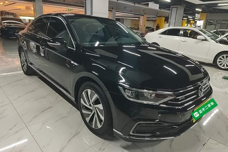 Used Volkswagen Magotan GTE Plug-in Hybrid 2022 GTE Luxury Model Front Right 45 Deg