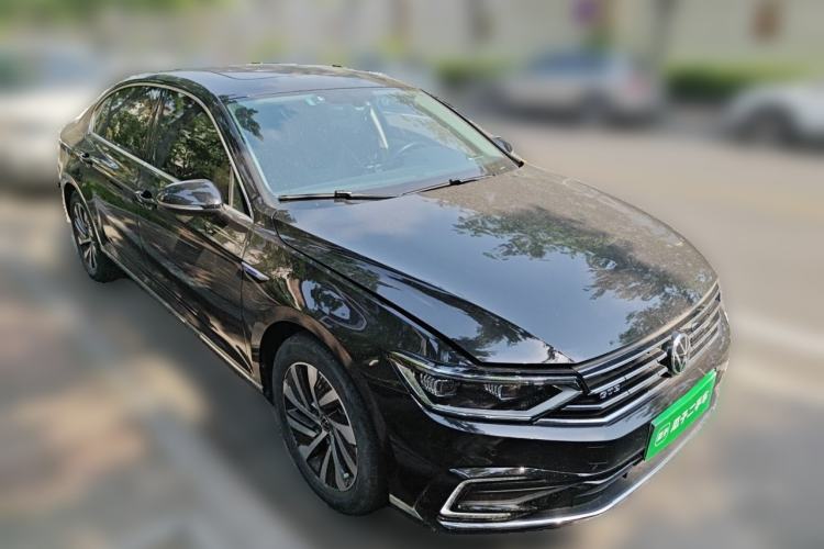 Used Volkswagen Magotan GTE Plug-in Hybrid 2022 GTE Prestige Model Front Right 45 Deg
