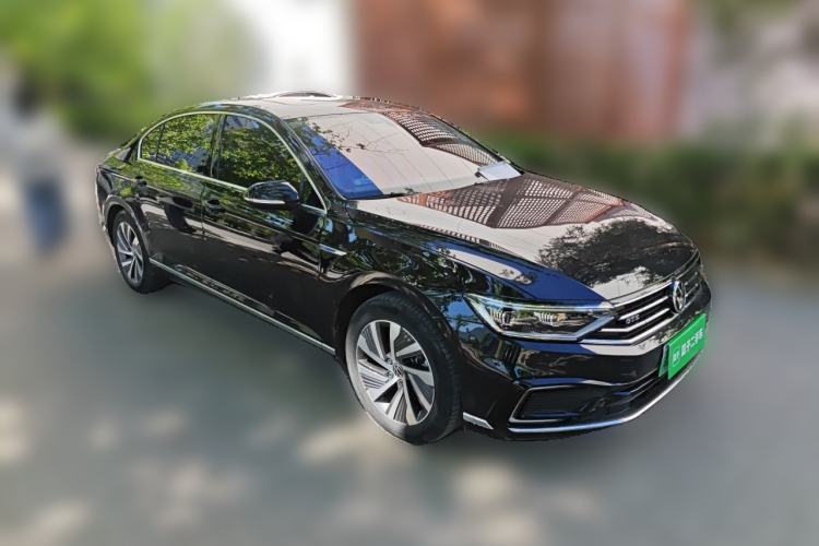 Used Volkswagen Magotan GTE Plug-in Hybrid 2022 GTE Luxury Model Front Right 45 Deg