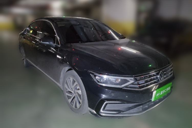 Used Volkswagen Magotan GTE Plug-in Hybrid 2022 GTE Luxury Model Front Right 45 Deg