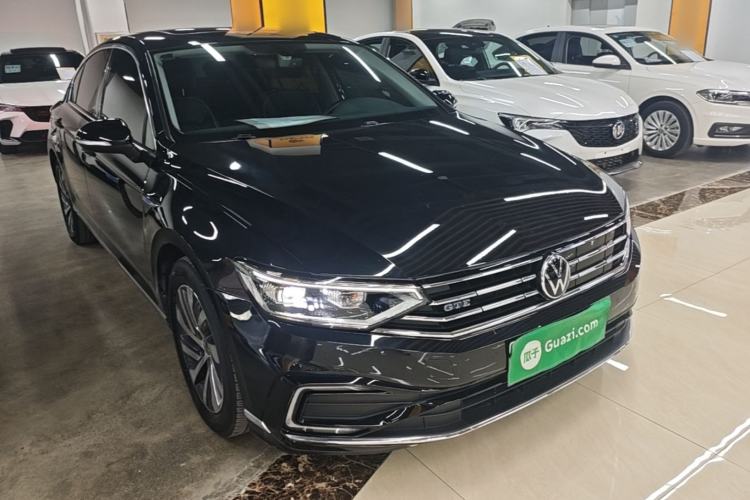 Used Volkswagen Magotan GTE Plug-in Hybrid 2022 GTE Luxury Model Front Right 45 Deg