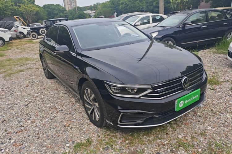 Used Volkswagen Magotan GTE Plug-in Hybrid 2022 GTE Luxury Model Front Right 45 Deg