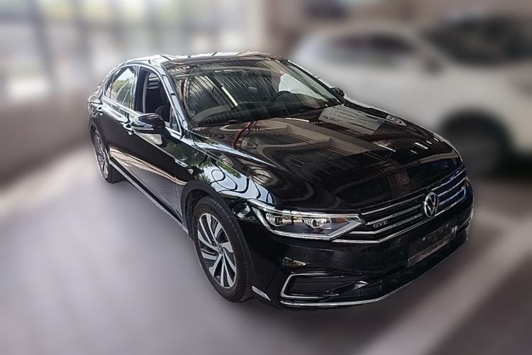 Used Volkswagen Magotan GTE Plug-in Hybrid 2022 GTE Luxury Model Front Right 45 Deg