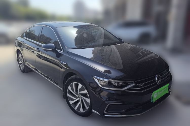 Used Volkswagen Magotan GTE Plug-in Hybrid 2022 GTE Luxury Model Front Right 45 Deg