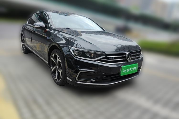 Used Volkswagen Magotan GTE Plug-in Hybrid 2022 GTE Luxury Model Front Right 45 Deg