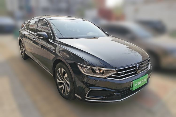 Used Volkswagen Magotan GTE Plug-in Hybrid 2022 GTE Luxury Model Front Right 45 Deg