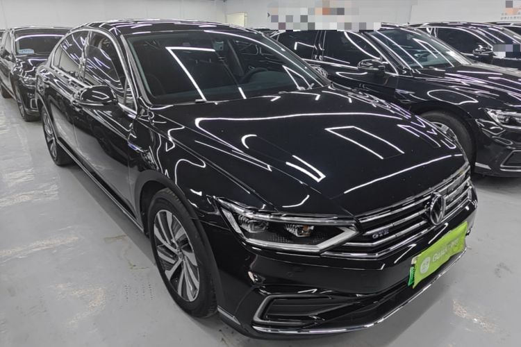Used Volkswagen Magotan GTE Plug-in Hybrid 2022 GTE Luxury Model Front Right 45 Deg