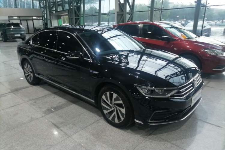 Used Volkswagen Magotan GTE Plug-in Hybrid 2022 GTE Luxury Model Front Right 45 Deg