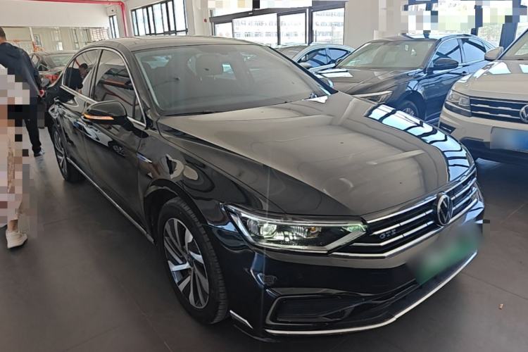 Used Volkswagen Magotan GTE Plug-in Hybrid 2022 GTE Luxury Model Front Right 45 Deg