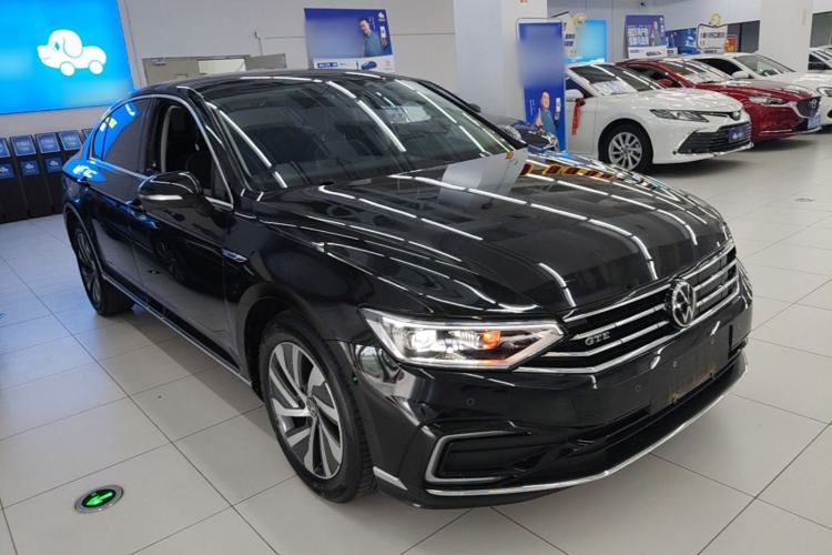Used Volkswagen Magotan GTE Plug-in Hybrid 2022 GTE Luxury Model Front Right 45 Deg