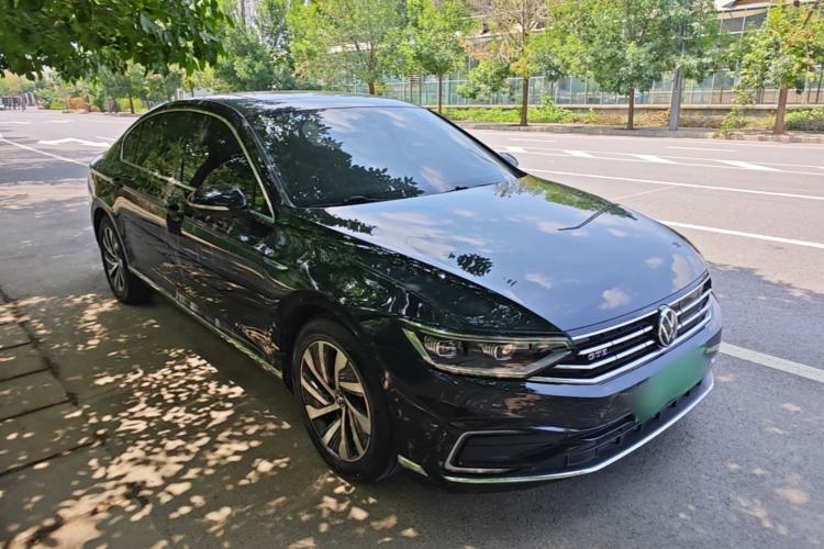 Used Volkswagen Magotan GTE Plug-in Hybrid 2022 GTE Luxury Model Front Right 45 Deg