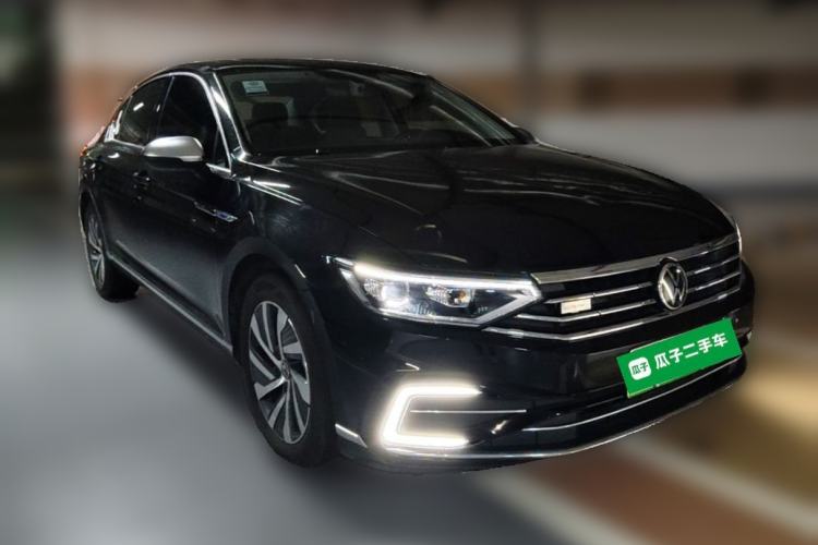 Used Volkswagen Magotan GTE Plug-in Hybrid 2022 GTE Luxury Model Front Right 45 Deg
