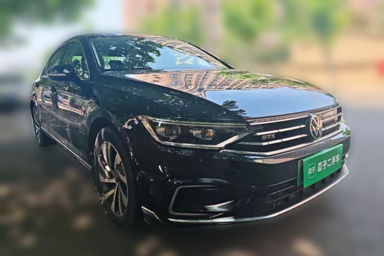 Used Volkswagen Magotan GTE Plug-in Hybrid 2022 GTE Luxury Model Front Right 45 Deg