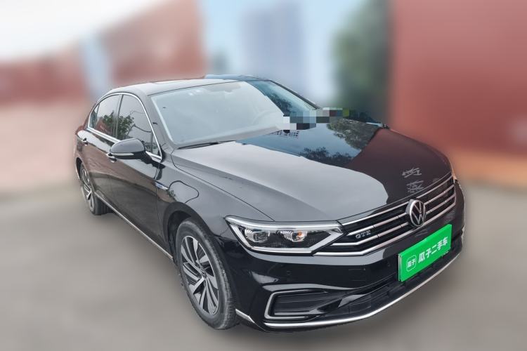 Used Volkswagen Magotan GTE Plug-in Hybrid 2022 GTE Luxury Model Front Right 45 Deg