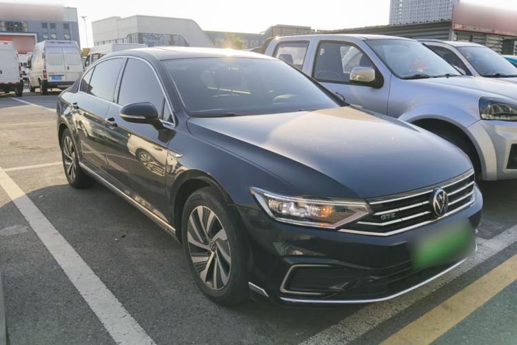 Used Volkswagen Magotan GTE Plug-in Hybrid 2022 GTE Luxury Model Front Right 45 Deg