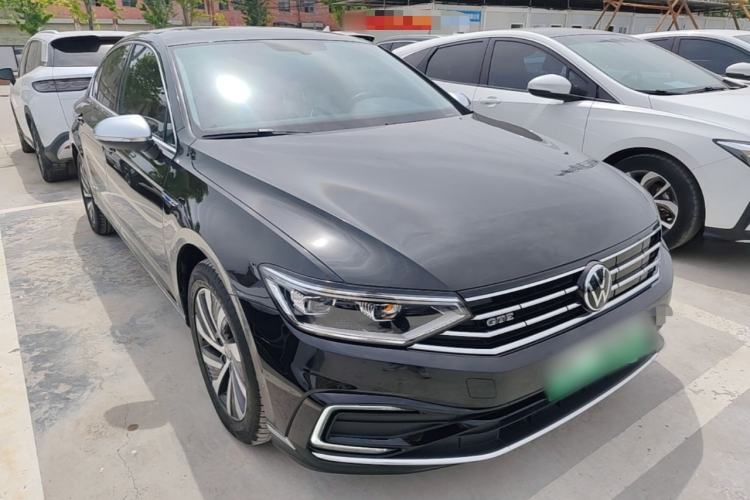 Used Volkswagen Magotan GTE Plug-in Hybrid 2022 GTE Luxury Model Front Right 45 Deg
