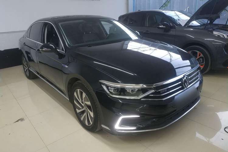 Used Volkswagen Magotan GTE Plug-in Hybrid 2022 GTE Luxury Model Front Right 45 Deg