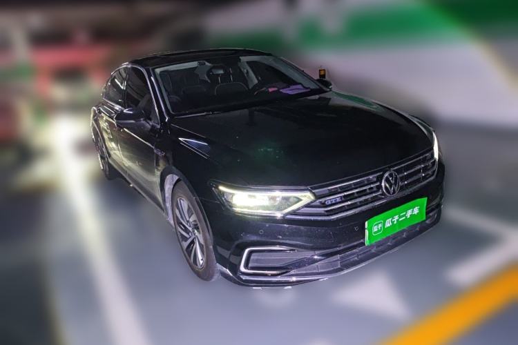 Used Volkswagen Magotan GTE Plug-in Hybrid 2022 GTE Luxury Model Front Right 45 Deg
