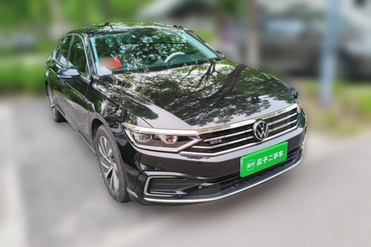 Used Volkswagen Magotan GTE Plug-in Hybrid 2022 GTE Luxury Model Front Right 45 Deg
